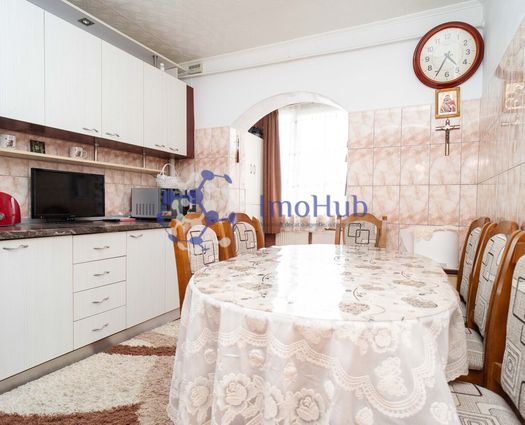 Apartament 3 camere Cug, 67 mp