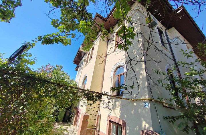 Apartament 4 camere de inchiriat KISELEFF - Bucuresti anunturi imobiliare Bucuresti