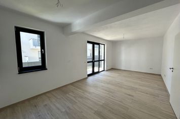 Apartament cu 3 camere Sanpetru | Curte proprie de 135 mp anunturi imobiliare Brasov