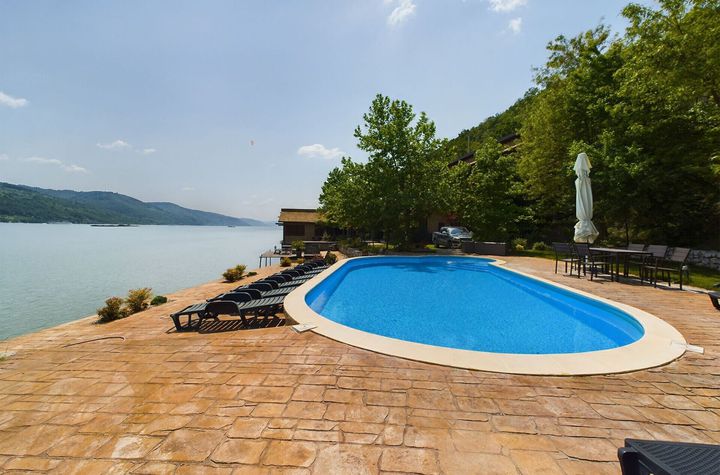 Pensiune de Lux pe Malul Dunării în Dubova anunturi imobiliare Timis