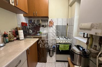 Apartament cu o camera, etajul 3, centrala proprie, zona Buziasului anunturi imobiliare Timis
