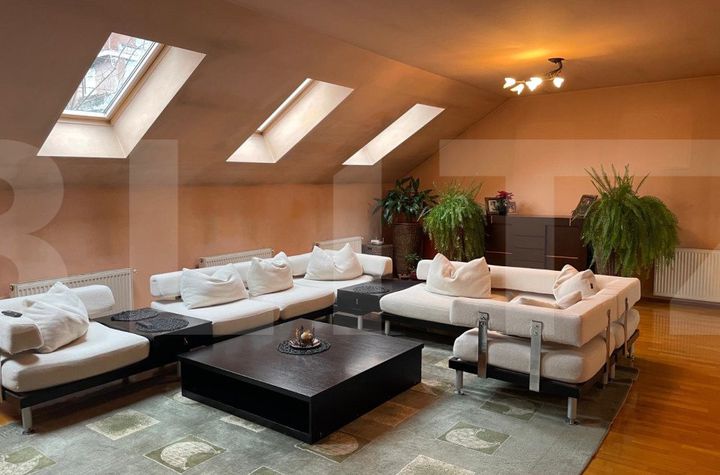 Casă - 8 camere de vanzare CLUJ-NAPOCA - Cluj anunturi imobiliare Cluj