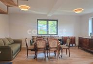 900 €, Casă