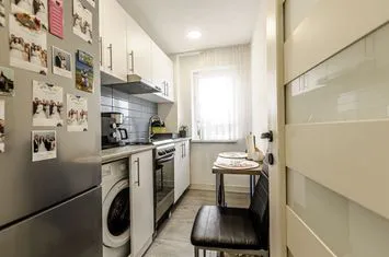 Apartament la etajul 3 cu 2 camere la cheie in zona Romanilor anunturi imobiliare Arad