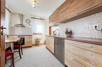 Vilă - 3 camere de vanzare EXTERIOR EST - Covasna anunturi imobiliare Covasna