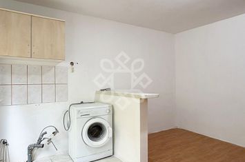 Garsoniera de vanzare la parter in Rogerius anunturi imobiliare Bihor