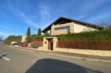 Casă - 5 camere de vanzare CENTRAL - Suceava anunturi imobiliare Suceava
