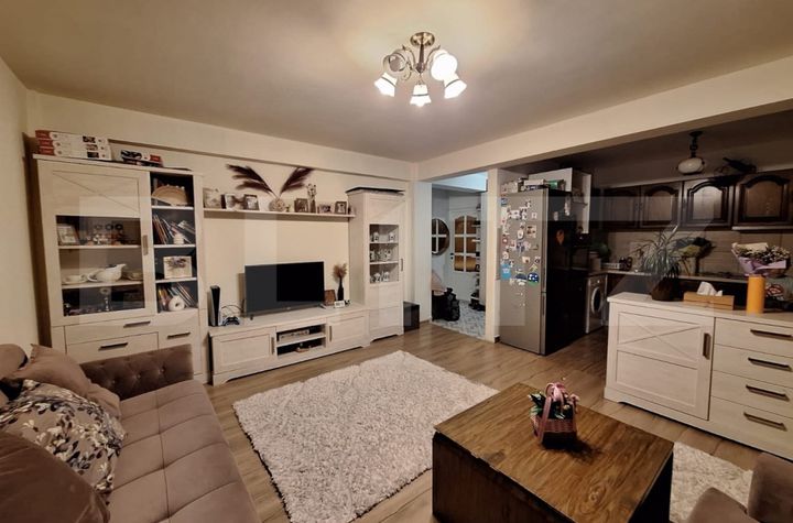 Apartament 3 camere de vanzare FLORESTI - Cluj anunturi imobiliare Cluj