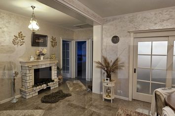 Casă - 5 camere de vanzare HLINCEA - Iasi anunturi imobiliare Iasi