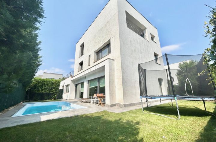 Villa with pool, residential complex, Iancu Nicolae anunturi imobiliare Bucuresti