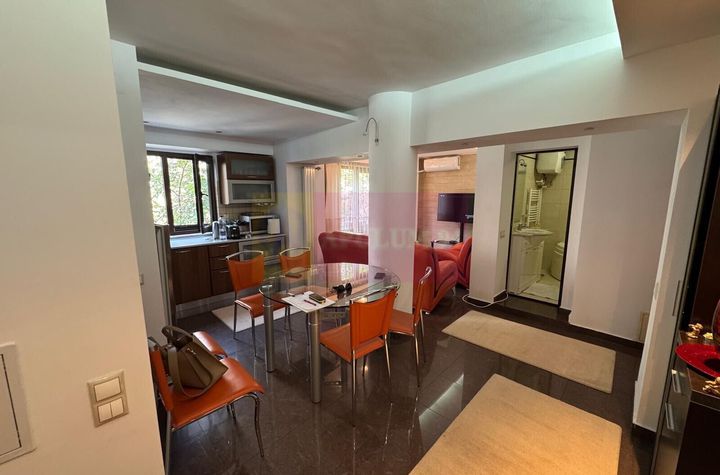Vanzare apartament de 3 camere in zona Unirii-Goga anunturi imobiliare Bucuresti