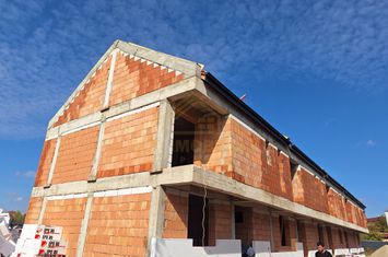 CASA P+1+POD-4 CAM-TEREN 150 MP-MIRASLAU anunturi imobiliare Bucuresti