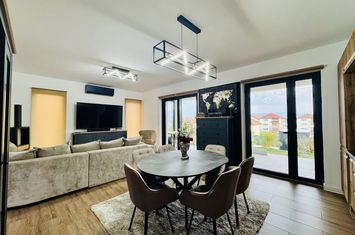 Casă - 4 camere de vanzare SIBIU - Sibiu anunturi imobiliare Sibiu
