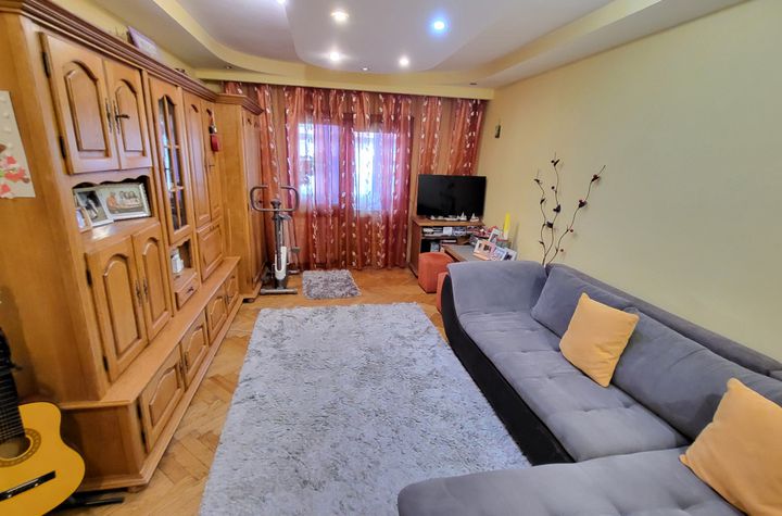 Apartament 3 camere de vanzare TARGU-JIU - Gorj anunturi imobiliare Gorj