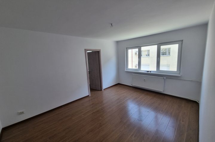 Apartament 3 camere de vanzare CENTRAL - Bacau anunturi imobiliare Bacau