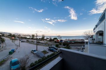 Mezonetă 3 nivele, 192 mp — Kalamitsa, 100 m de mare anunturi imobiliare Grecia
