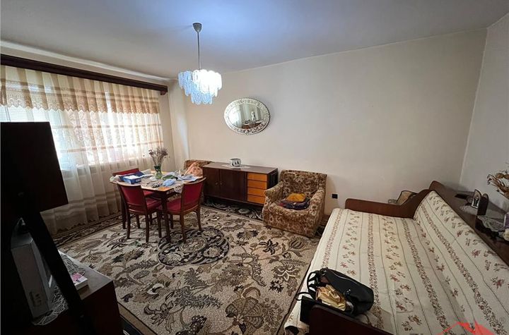 Apartament 3 camere de vanzare GARA - Vrancea anunturi imobiliare Vrancea