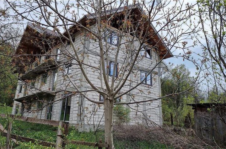 Vilă - 15 camere de vanzare BARBATESTI - Valcea anunturi imobiliare Valcea