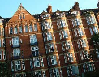 Piaţa comercială din Londra a scăzut cu până la 75% în 2008