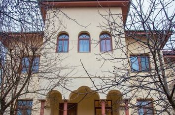 Vilă cu caracter de unicat în centrul Clujului pe un teren cu potential deosebit anunturi imobiliare Cluj