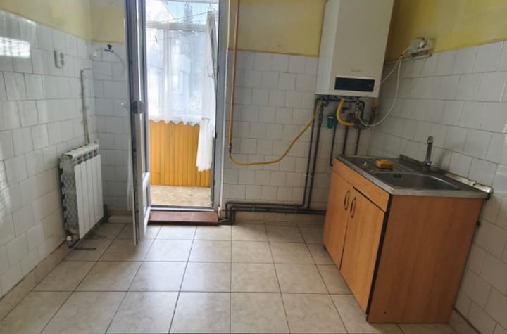 Apartament 3 camere de vanzare RADAUTI - Suceava anunturi imobiliare Suceava