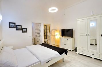 Apartament 4 camere de vanzare CENTRAL - Bihor anunturi imobiliare Bihor