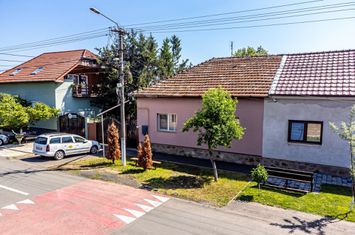 Casă individuală cu grădină și acces auto,  Aradul Nou, Str. Molidului anunturi imobiliare Arad
