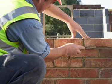 Piata constructiilor ar putea scadea in acest an cu 35-40% si stagna, intr-un caz optimist, in 2011
