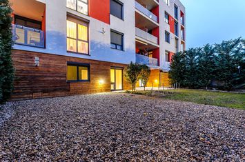 PROPRIETATE VANDUTA Apartament ARED spectaculos cu gradina si garaj anunturi imobiliare Arad