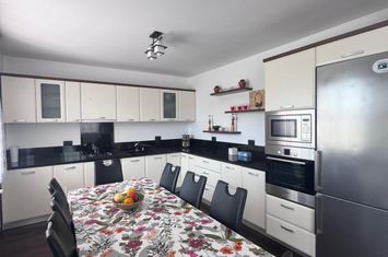 Casă - 5 camere de vanzare RADAUTI - Suceava anunturi imobiliare Suceava