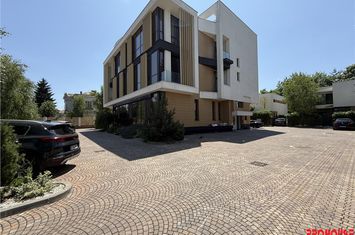 Apartament 4 camere de vanzare ULTRACENTRAL - Bacau anunturi imobiliare Bacau