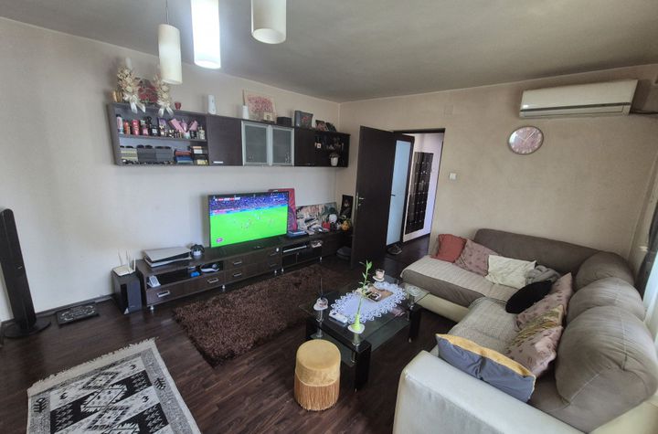 Apartament 3 camere de vanzare TARGU-JIU - Gorj anunturi imobiliare Gorj