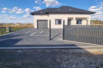 Casă - 5 camere de vanzare HORODNIC - Suceava anunturi imobiliare Suceava