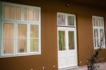Chirie, apartament 2 dormitoare, central 550 E/lună (neg). Comision 0. anunturi imobiliare Bihor