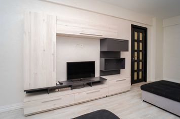 APARTAMENT ROYAL TOWN, 2 CAMERE, DECOMANDAT anunturi imobiliare Iasi