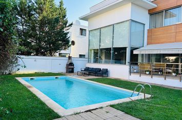 Individual villa with swimming pool located in the Iancu Nicolae area anunturi imobiliare Bucuresti