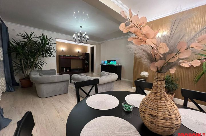 Casă - 4 camere de vanzare CENTRAL - Bacau anunturi imobiliare Bacau
