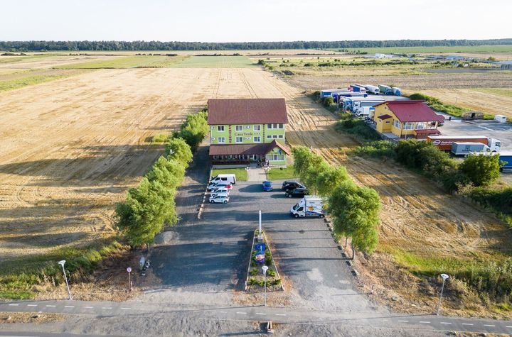 Pensiune in Arad (Vladimirescu) pe DN7 anunturi imobiliare Arad