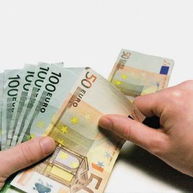 Peste 500 de sucursale bancare si-au renegociat chirii mai mici