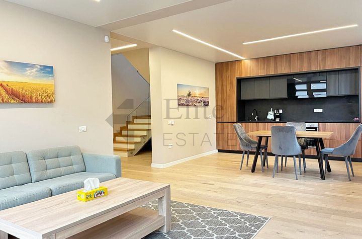 Casa lux cu 5 camere de inchirat in Cartierul Tineretului din Oradea anunturi imobiliare Bihor