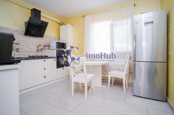 Rond Mall Moldova, 3 camere, curte si loc de parcare! anunturi imobiliare Iasi