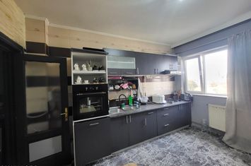 Apartament cu 4 camere de vanzare zona Dacia anunturi imobiliare Constanta