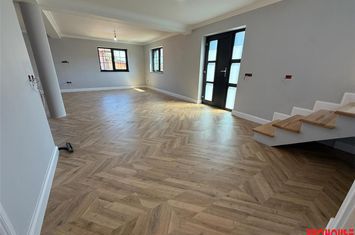 Casă - 5 camere de vanzare CENTRAL - Bacau anunturi imobiliare Bacau