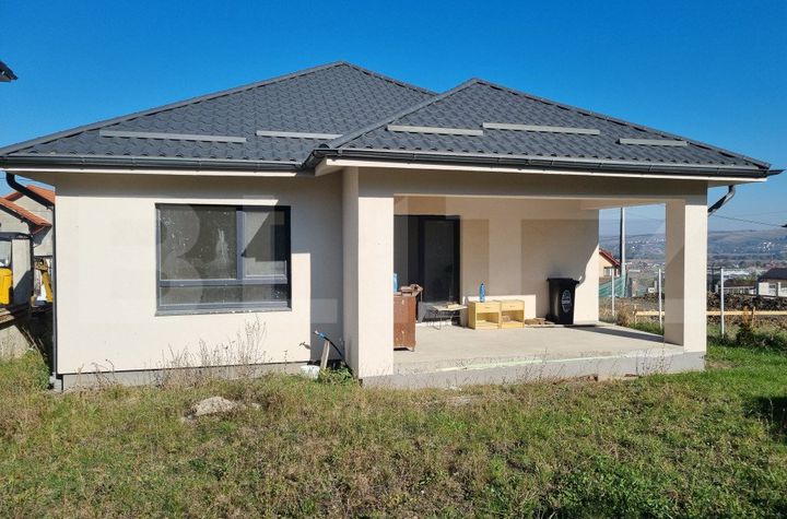 Casă - 4 camere de vanzare CAMPENESTI - Cluj anunturi imobiliare Cluj