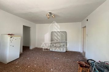 Apartament cu 3 camere, semidecomandat, etajul 1 , Spitalul Judetean anunturi imobiliare Timis