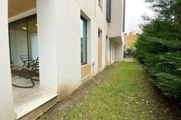 Parter cu terasa | piscina exterioara | receptie si paza | Aviatorilor anunturi imobiliare Bucuresti