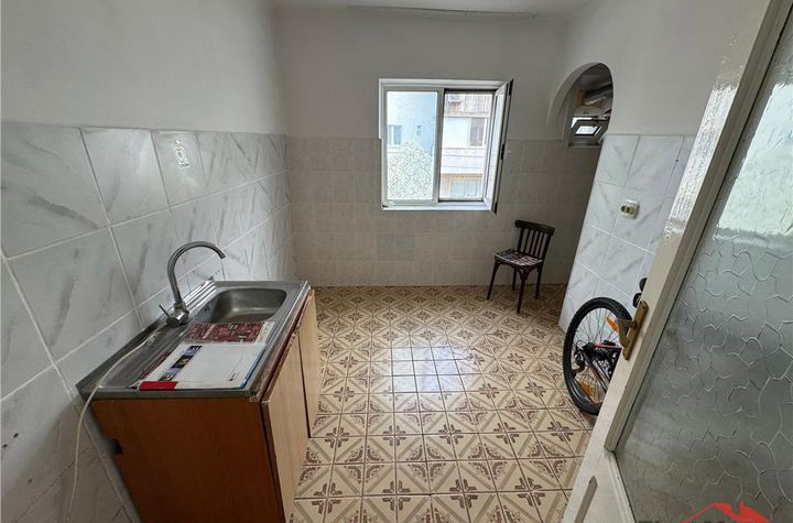 Apartament 3 camere de vanzare CAMPINEANCA - Vrancea anunturi imobiliare Vrancea