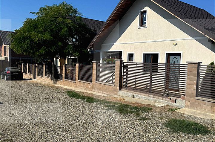 Casă - 5 camere de vanzare BOTOSANI - Botosani anunturi imobiliare Botosani