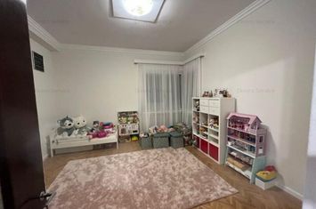 Vanzare jumatate vila arhitectura modernista Cotroceni cu 2 garaje terasa 54mp anunturi imobiliare Bucuresti