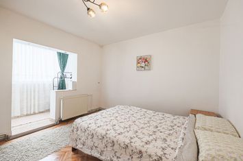 Apartament renovat, decomandat, cu 2 balcoane la Etajul 1 in Micalaca anunturi imobiliare Arad